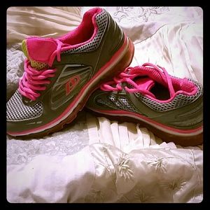 pro player running shoes